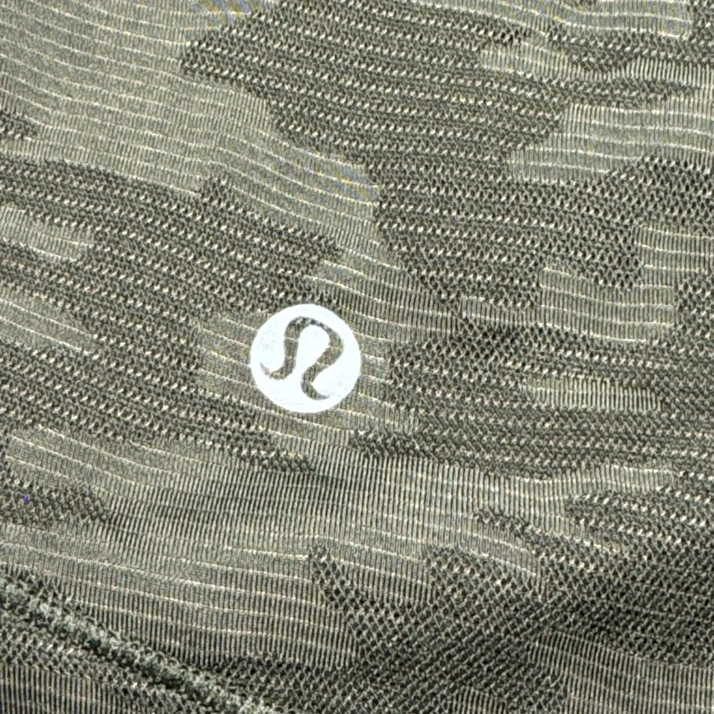 Lululemon‎ Women's Tank Top Olive Green Camo Camouflage Sleeveless Round Neck M